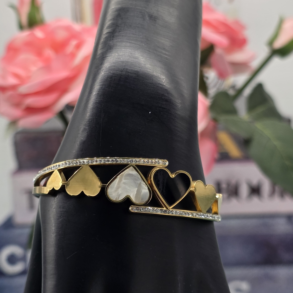 Elegant Gold Heart Bracelet